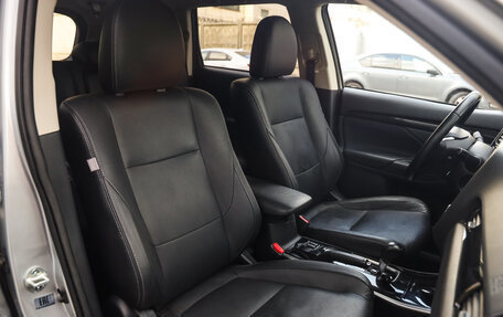 Mitsubishi Outlander III рестайлинг 3, 2018 год, 1 948 777 рублей, 31 фотография