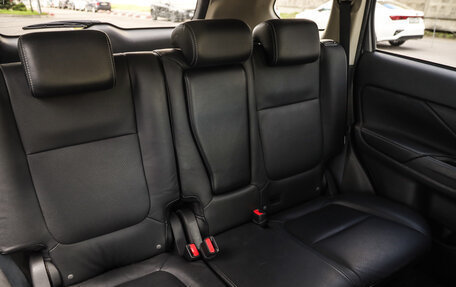Mitsubishi Outlander III рестайлинг 3, 2018 год, 1 948 777 рублей, 32 фотография