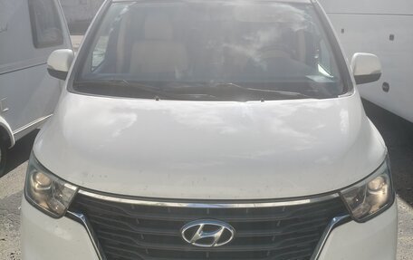 Hyundai H-1 II рестайлинг, 2018 год, 2 900 000 рублей, 1 фотография