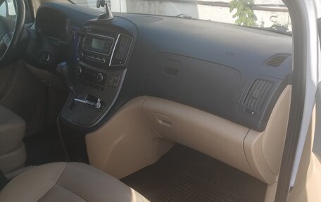 Hyundai H-1 II рестайлинг, 2018 год, 2 900 000 рублей, 6 фотография