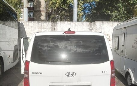 Hyundai H-1 II рестайлинг, 2018 год, 2 900 000 рублей, 10 фотография