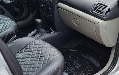 Renault Clio III, 2002 год, 300 000 рублей, 13 фотография