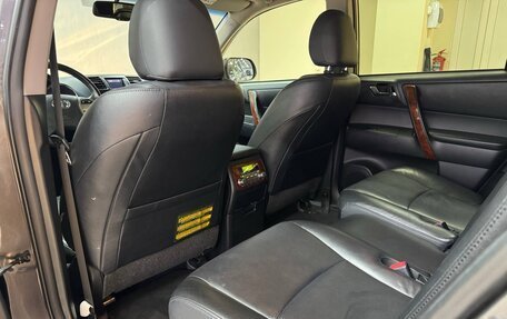 Toyota Highlander III, 2013 год, 2 150 000 рублей, 30 фотография