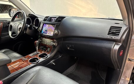 Toyota Highlander III, 2013 год, 2 150 000 рублей, 34 фотография