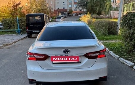 Toyota Camry, 2022 год, 2 950 000 рублей, 4 фотография