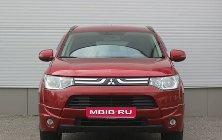 Mitsubishi Outlander III рестайлинг 3, 2013 год, 1 067 000 рублей, 3 фотография