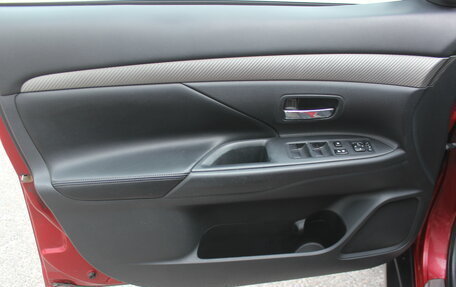 Mitsubishi Outlander III рестайлинг 3, 2013 год, 1 067 000 рублей, 9 фотография