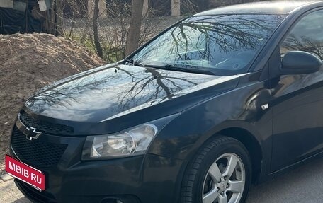 Chevrolet Cruze II, 2010 год, 630 000 рублей, 3 фотография