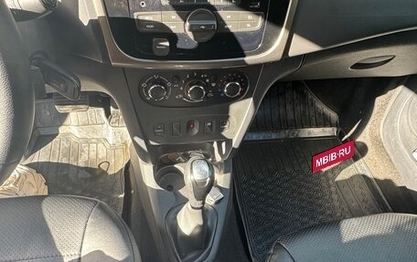 Renault Logan II, 2020 год, 890 000 рублей, 11 фотография