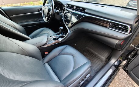 Toyota Camry, 2018 год, 2 930 000 рублей, 10 фотография