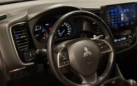 Mitsubishi Outlander III рестайлинг 3, 2012 год, 1 649 000 рублей, 9 фотография