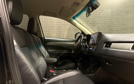 Mitsubishi Outlander III рестайлинг 3, 2012 год, 1 649 000 рублей, 10 фотография