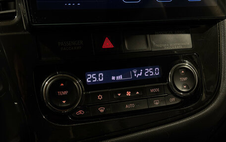 Mitsubishi Outlander III рестайлинг 3, 2012 год, 1 649 000 рублей, 13 фотография