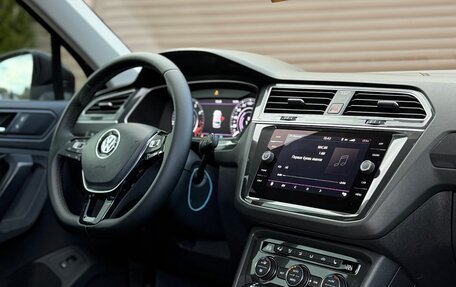 Volkswagen Tiguan II, 2018 год, 2 890 000 рублей, 13 фотография
