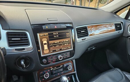 Volkswagen Touareg III, 2010 год, 1 700 000 рублей, 10 фотография