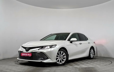 Toyota Camry, 2018 год, 2 590 000 рублей, 1 фотография