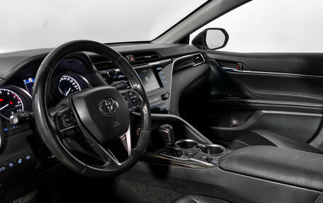 Toyota Camry, 2018 год, 2 590 000 рублей, 9 фотография