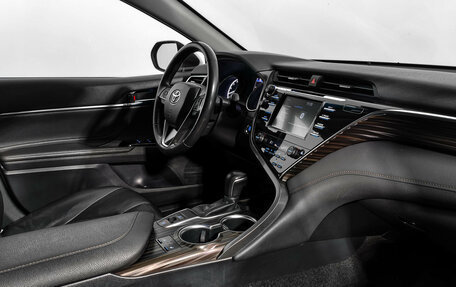 Toyota Camry, 2018 год, 2 590 000 рублей, 14 фотография