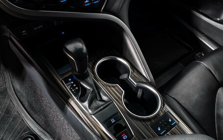 Toyota Camry, 2018 год, 2 590 000 рублей, 11 фотография