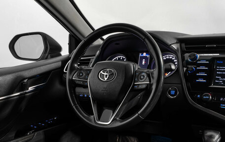 Toyota Camry, 2018 год, 2 590 000 рублей, 17 фотография
