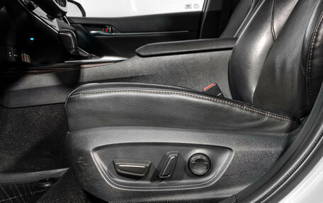 Toyota Camry, 2018 год, 2 590 000 рублей, 12 фотография