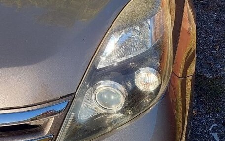 Toyota ISis I, 2009 год, 1 150 000 рублей, 3 фотография