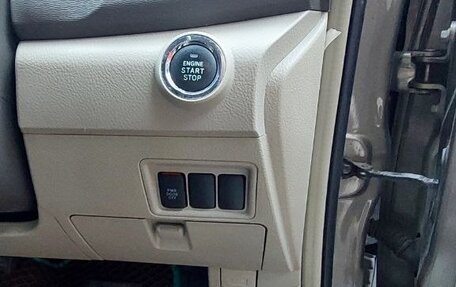 Toyota ISis I, 2009 год, 1 150 000 рублей, 14 фотография