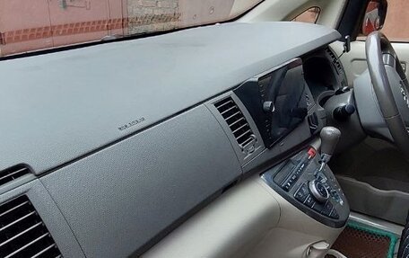 Toyota ISis I, 2009 год, 1 150 000 рублей, 17 фотография