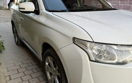 Mitsubishi Outlander III рестайлинг 3, 2012 год, 1 100 000 рублей, 5 фотография