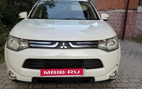 Mitsubishi Outlander III рестайлинг 3, 2012 год, 1 100 000 рублей, 2 фотография