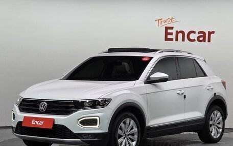 Volkswagen T-Roc I, 2021 год, 1 689 000 рублей, 1 фотография