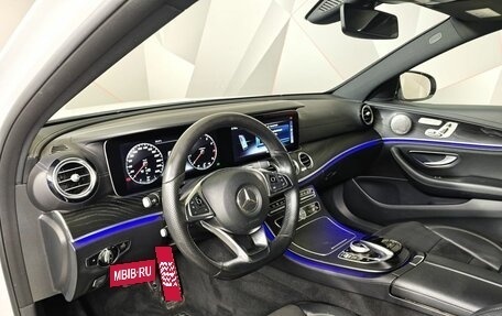Mercedes-Benz E-Класс, 2018 год, 3 237 000 рублей, 19 фотография