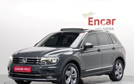 Volkswagen Tiguan II, 2018 год, 2 025 000 рублей, 1 фотография