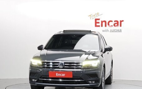 Volkswagen Tiguan II, 2018 год, 2 025 000 рублей, 3 фотография