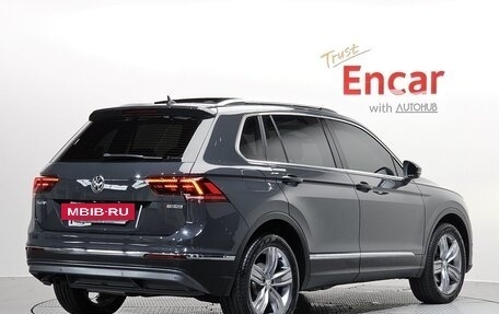 Volkswagen Tiguan II, 2018 год, 2 025 000 рублей, 2 фотография