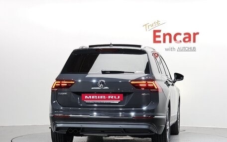 Volkswagen Tiguan II, 2018 год, 2 025 000 рублей, 4 фотография