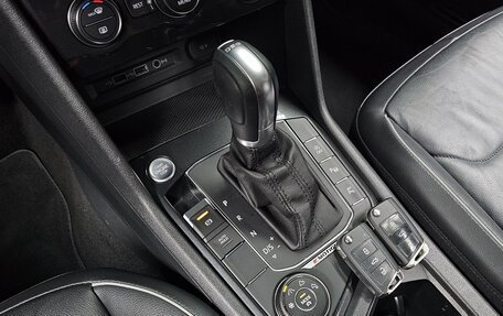 Volkswagen Tiguan II, 2018 год, 2 025 000 рублей, 7 фотография