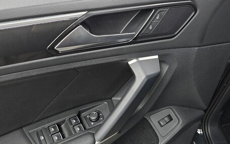 Volkswagen Tiguan II, 2018 год, 2 025 000 рублей, 15 фотография