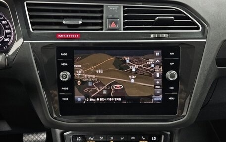 Volkswagen Tiguan II, 2018 год, 2 025 000 рублей, 10 фотография