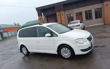 Volkswagen Touran III, 2008 год, 430 000 рублей, 3 фотография