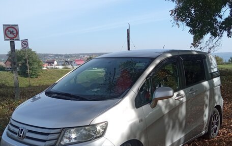 Honda Freed I, 2011 год, 1 120 000 рублей, 2 фотография