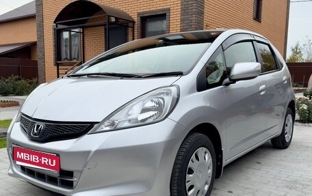 Honda Fit III, 2012 год, 1 000 000 рублей, 2 фотография