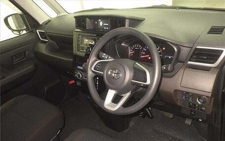 Toyota Roomy I, 2021 год, 783 000 рублей, 3 фотография
