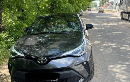 Toyota C-HR I рестайлинг, 2022 год, 2 710 000 рублей, 2 фотография