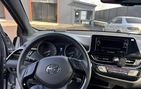 Toyota C-HR I рестайлинг, 2022 год, 2 710 000 рублей, 7 фотография