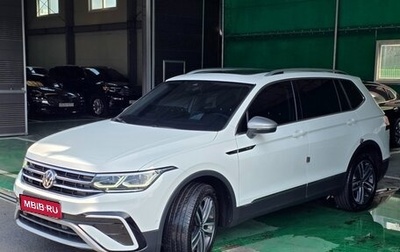 Volkswagen Tiguan II, 2023 год, 2 400 000 рублей, 1 фотография