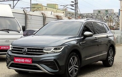 Volkswagen Tiguan II, 2023 год, 2 450 000 рублей, 1 фотография