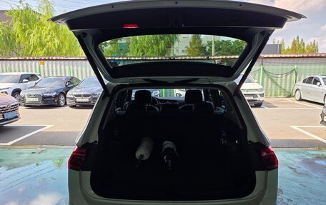 Volkswagen Tiguan II, 2023 год, 2 400 000 рублей, 9 фотография