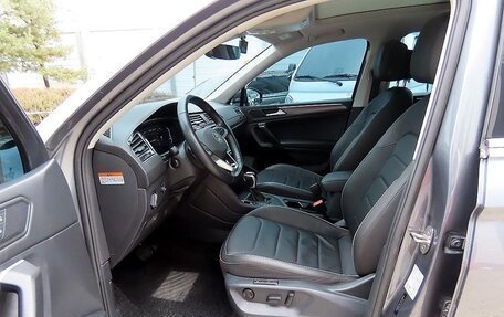 Volkswagen Tiguan II, 2023 год, 2 450 000 рублей, 6 фотография