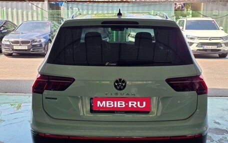 Volkswagen Tiguan II, 2023 год, 2 400 000 рублей, 4 фотография
